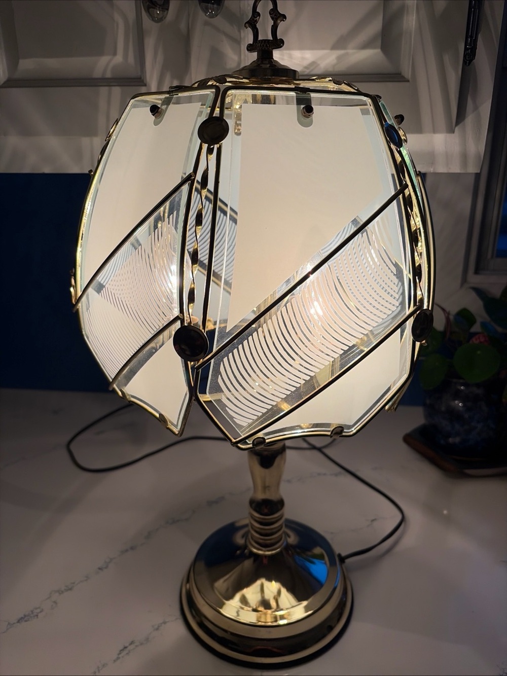 Vintage brass toned Touch lamp with White Stained Glass Shade 3 setting bedside
